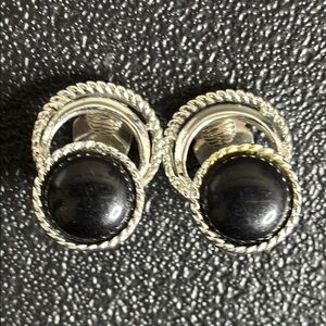 Vintage Sarah Coventry Bold & Beautiful Elegant Black Silver Clip On Earrings